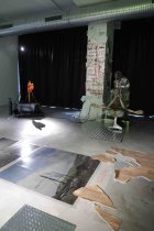 Chargesheimer-Stipendiat für Medienkunst Mohammad Moe Sabbah gastiert mit seiner Ausstellung „Enchanted Islands – A Pantomime“ vom 17. Oktober bis 09. November 2025 im Glasmoog an der Kunsthochschule für Medien Köln (© Thomas Brill)