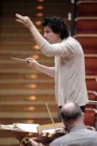 Deutsche Dirigent Michael Sanderling leitet die Dresdner Philharmonie in der Philharmonie Köln (&copy; Thomas Brill)
