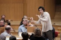 Deutsche Dirigent Michael Sanderling leitet die Dresdner Philharmonie in der Philharmonie Köln (&copy; Thomas Brill)
