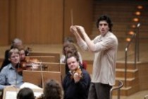 Deutsche Dirigent Michael Sanderling leitet die Dresdner Philharmonie in der Philharmonie Köln (&copy; Thomas Brill)