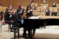 Türkischer Pianist Fazil Say gastiert in Begleitet des Orpheus Chamber Orchestra in der Philharmonie Köln (© Thomas Brill)