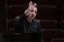 Türkischer Pianist Fazil Say gastiert in Begleitung der Camerata Salzburg in der Philharmonie Köln (© Thomas Brill)