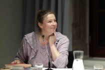 Deutsche Schriftstellerinnen Anne Korth und Barbara Peveling im Gespräch mit der deutschen Politikwissenschaftlerin Simone Scharbert sprechen über das Thema "Gewalt gegen Frauen" im Literaturhaus Köln (&copy; Thomas Brill)
