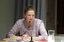 Deutsche Schriftstellerinnen Anne Korth und Barbara Peveling im Gespräch mit der deutschen Politikwissenschaftlerin Simone Scharbert sprechen über das Thema "Gewalt gegen Frauen" im Literaturhaus Köln (&copy; Thomas Brill)