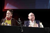 Das Journalisten-Ehepaar Christina Schenk und Denis Scheck und der deutsche Schauspieler Dietmar Bär und  sprechen "Der undogmatische Hund" im Rahmen der lit.Cologne 2022 in der Kulturkirche Köln (© Thomas Brill)