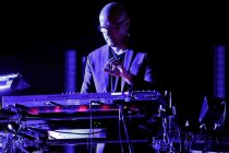 Deutsches Pop- und Ambient-Projekt Schiller des Hamburger Keyboarders Christopher von Deylen gastiert auf seiner "Morgenstund"-Tour im Autokino Düsseldorf (© Thomas Brill)