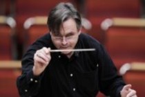 Deutsche Dirigent Ulf Schirmer leitet das Gürzenich Orchester Köln in der Philharmonie Köln (&copy; Thomas Brill)