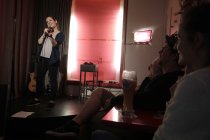 Deutsche Stand-up-Comedian Katharina Schmidt gastiert mit ihrem Programm "Keine Homöopanik" im Atelier Theater Köln (© Thomas Brill)