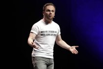 Deutsche Comedian Ralf Schmitz gastierte auf seiner "Schmitzeljagd"-Tour in der Lanxess Arena Köln (© Thomas Brill)
