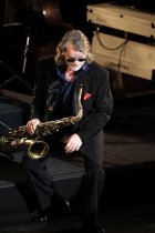 Ruhrpott-Komödiant Helge Schneider gastiert mit seiner Karnevalsshow "Pretty Joe und die Dorfschönheiten!" in der Philharmonie Köln (© Thomas Brill)