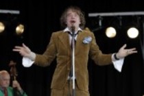 Ruhrpott-Komödiant Helge Schneider gastiert auf seiner "Buxe voll!"-Tour am Tanzbrunnen Köln (© Thomas Brill)