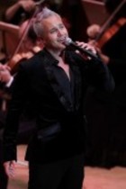 Russische Sopranistin Anna Netrebko gastiert in Begleitung ihres Lebensgefährten, des uruguayischer Bassbariton Erwin Schrott mit dem Gürzenich Orchester Köln unter der Leitung des italienischen Dirigenten Claudio Vandelli in der Philharmonie Köln (© Thomas Brill)