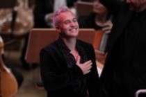 Russische Sopranistin Anna Netrebko gastiert in Begleitung ihres Lebensgefährten, des uruguayischer Bassbariton Erwin Schrott mit dem Gürzenich Orchester Köln unter der Leitung des italienischen Dirigenten Claudio Vandelli in der Philharmonie Köln (© Thomas Brill)