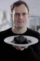 Deutsche Bildhauer Simon Schubert gastiert mit der Ausstellung "Das Carbinett“ vom 18. Januar  bis 16. März 2013 in der Gallerie Van der Grinten Köln (© Thomas Brill)