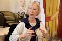 Vorsitzende der Kölner Goethe Gesellschaft Petra Schwarze im Interview bezüglich 30 Jahre Goethe-Gesellschaft in Köln e.V. im Fassbender Café Köln (© Thomas Brill)