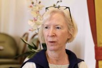 Vorsitzende der Kölner Goethe Gesellschaft Petra Schwarze im Interview bezüglich 30 Jahre Goethe-Gesellschaft in Köln e.V. im Fassbender Café Köln (© Thomas Brill)