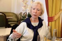 Vorsitzende der Kölner Goethe Gesellschaft Petra Schwarze im Interview bezüglich 30 Jahre Goethe-Gesellschaft in Köln e.V. im Fassbender Café Köln (© Thomas Brill)