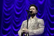 Britischer Popsänger Calum Scott gastiert auf seiner "The Avenoir"-Tour in der Lanxess Arena Köln (&copy; Thomas Brill)
