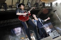 Deutsche Pop-Band Silbermond gastierte auf ihrer "Leichtes Gepäck"-Tour Open-Air am Tanzbrunnen Köln (&copy; Thomas Brill)