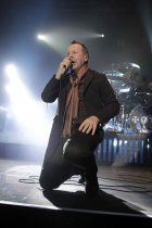 Schottische New Wave-Band Simple Minds gastiert auf ihrer "The Greatest Hits"-Tour im Palladium Kln (© Thomas Brill)