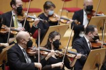 Österreichischer Dirigent Patrick Hahn leitet das Sinfonieorchester Wuppertal in der Kölner Philharmonie (&copy; Thomas Brill)