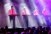 Ensemble spielt das Stück "Sing my Höhner" bei der Stunksitzung 2017 im E-Werk Köln (© Thomas Brill)