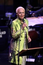 Amerikan. Jazz-Sängerin Jocelyn B. Smith gastiert in Begleitung der WDR Big Band Köln unter der Leitung des amerikanischen Arrangeurs Bob Mintzer auf ihrer „Songs From The Forties"-Tour in der Philharmonie (&copy; Thomas Brill)