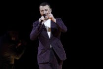 Britische Singer-Songwriter Sam Smith gastiert auf seiner "The Thrill of It All"-Tour in der Lanxess-Arena Köln (© Thomas Brill)