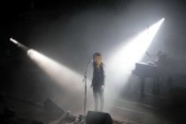 Österreichische Musikerin Anja Franziska Plaschg alias Soap&Skin gastiert auf ihrer "Narrow"-Tour im Rahmen der C/O Pop 2012 in der Philharmonie Köln (© Thomas Brill)