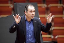 Russische Dirigent Tugan Sokhiev leitet die Wiener Philharmoniker in Begleitung des amerikanisch-israelischen Pianisten Yefim Bronfman in der Philharmonie Köln (© Thomas Brill)