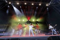 Spanisch-deutscher Popsänger Álvaro Soler gastiert auf seiner "Muero"-Tour im Rahmen der Konzertreihe „Weltstars auf dem Roncalliplatz“ Open Air auf dem Roncalliplatz in Köln (© Thomas Brill)