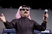 Syrischer Weltmusik-Sänger Omar Souleyman gastiert im Rahmen des c/o pop Festivals 2017 auf seiner "To Syria, With Love"-Tour auf der Open-Air-Bühne am Tanzbrunnen Köln (© Thomas Brill)