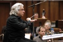 Deutsche Dirigent Christoph Spering leitet das Neue Orchester in Begleitung des Mezzosopran Michelle Breedt im Kammermusiksaal des Deutschlandfunk Kln (© Thomas Brill)