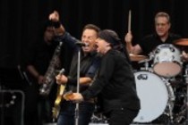 Amerikanischer Rockmusiker Bruce Springsteen gastiert mit seiner The E-Street-Band auf seiner "Wrecking Ball"-Tour im Rhein Energie Stadion Köln (© Thomas Brill)