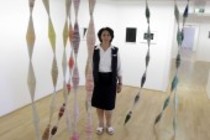 Aufsicht im Museum Morsbroich Monia Standinger in der aktuellen Ausstellung "Thomas & Renee Rapedius. Oder wie der Dinge Erscheinung sich formt"

 (© Thomas Brill)