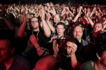 Britische Rock-Band Status Quo gastiert auf ihrer "The Last Night Of The Eletrics"-Abschiedstour in der Lanxess-Arena Köln  (© Thomas Brill)
