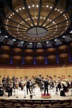 Deutsche Solofagottist Mathis Kaspar Stier gastiert in Begleitung des WDR Sinfonieorchesters Köln unter der Leitung des österreichischen Dirigenten Manfred Honeck in der Kölner Philharmonie (© Thomas Brill)