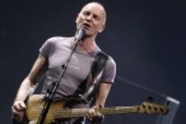 Britische Rock-Sänger Sting gastiert auf seiner "Back To Bass"-Tour im E-Werk Köln (© Thomas Brill)