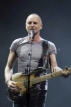Britische Rock-Sänger Sting gastiert auf seiner "Back To Bass"-Tour im E-Werk Köln (© Thomas Brill)