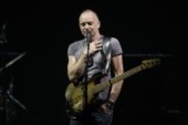 Britische Rock-Sänger Sting gastiert auf seiner "Back To Bass"-Tour im E-Werk Köln (© Thomas Brill)