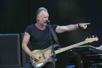 Britische Rock-Musiker Sting gastieren auf seiner "Sting My Songs"-Tour im Sparkassenpark Mönchengladbach (© Thomas Brill)