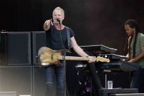 Britische Rock-Musiker Sting gastieren auf seiner "Sting My Songs"-Tour im Sparkassenpark Mönchengladbach (© Thomas Brill)