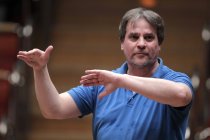 Finnische Dirigent John Storgards leitet das Helsinki Philharmonic Orchestra in der Philharmonie Köln (© Thomas Brill)