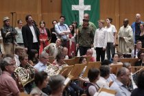 Deutsche Dirigent Thomas Neuhoff leitet das Gürzenich-Orchester Köln in der Philharmonie Köln (© Thomas Brill)