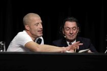 Der deutsche Journalist Benjamin von Stuckrad-Barre und der schweizer Schriftsteller Martin Suter gastieren auf ihrer "Alle sind so ernst geworden"–Tour im Gürzenich Köln (&copy; Thomas Brill)