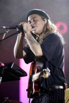 Australisch-maltesische non-binäre Singer-Songwriter*in Tash Sultana gastiert auf ihrer "Flow State"-Tour im Palladium Köln (© Thomas Brill)