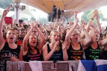 Finnische Rock-Band Sunrise Avenue gastiert auf ihrer "Unholy Ground"-Tour Open Air am Tanzbrunnen Köln (&copy; Thomas Brill)