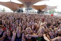 Finnische Rock-Band Sunrise Avenue gastiert auf ihrer "Unholy Ground"-Tour Open Air am Tanzbrunnen Köln (&copy; Thomas Brill)