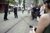 Japanischer Klangkünstler Akio Suzukigastiert mit seinem Programm "oto date" Cologne 2008 bei "20 Jahre Romanischer Sommer Köln" vor Groß St. Martin Köln (© Thomas Brill)