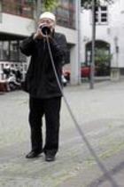 Japanischer Klangkünstler Akio Suzukigastiert mit seinem Programm "oto date" Cologne 2008 bei "20 Jahre Romanischer Sommer Köln" vor Groß St. Martin Köln (© Thomas Brill)